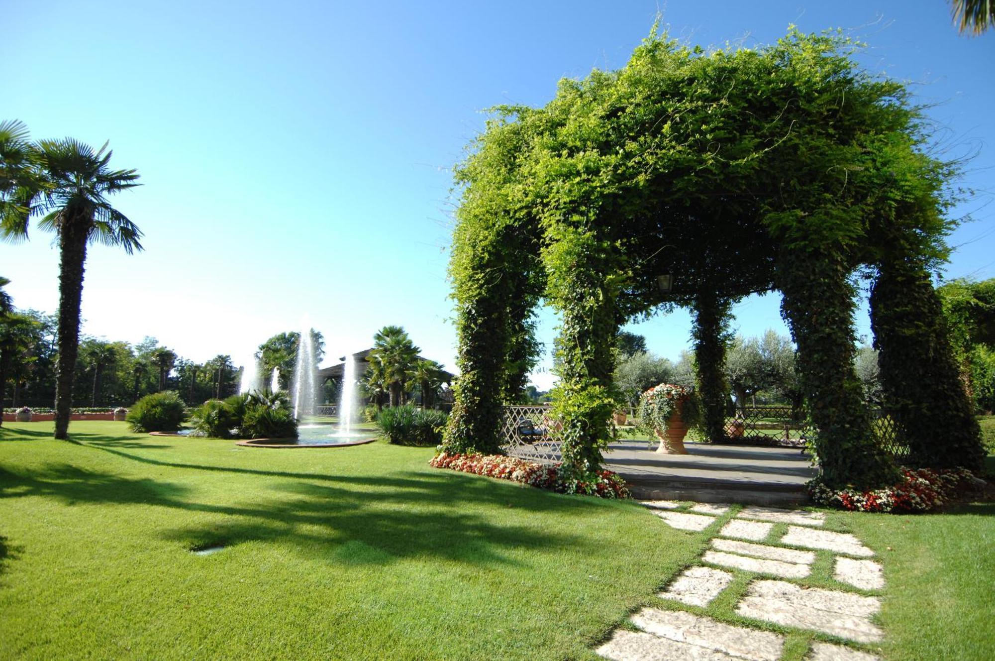 Hotel Royal Garden Milano 4*